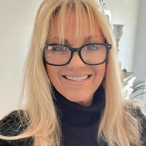 Meet your Posher, Debra